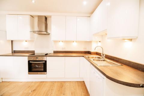 4 bedroom terraced house to rent, Wrangthorn Avenue, Leeds LS6