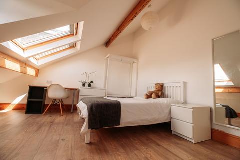 4 bedroom terraced house to rent, Wrangthorn Avenue, Leeds LS6