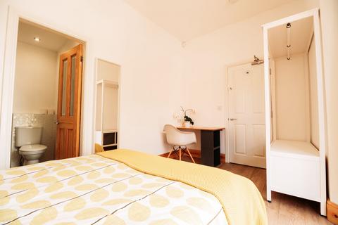 4 bedroom terraced house to rent, Wrangthorn Avenue, Leeds LS6