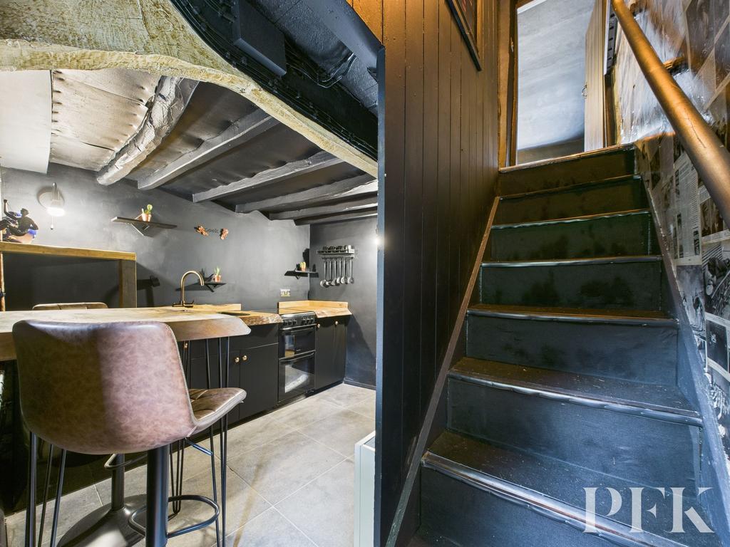 2 Midtown - Staircase