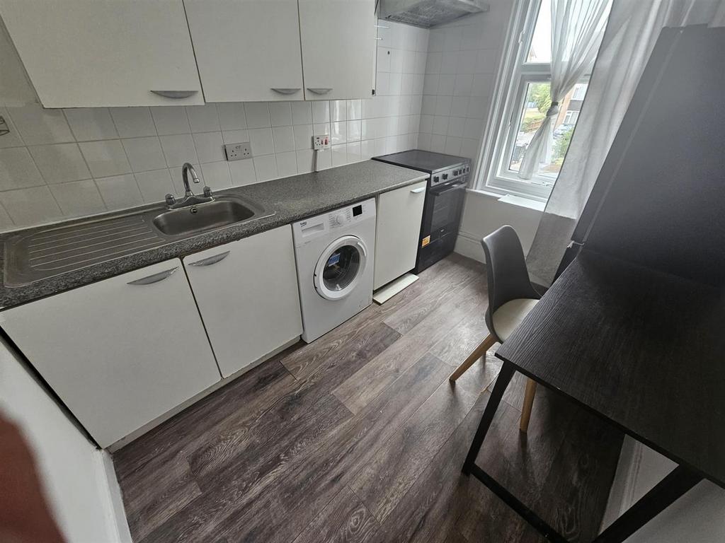 Kitchen2.jpg