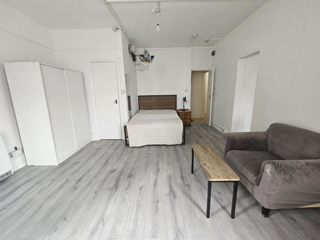 Bedroom1.jpg