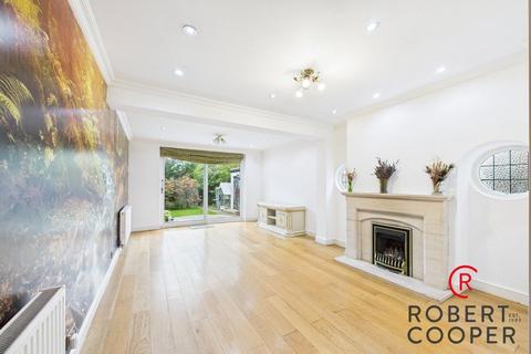 undefined, East Mead, Ruislip, HA4