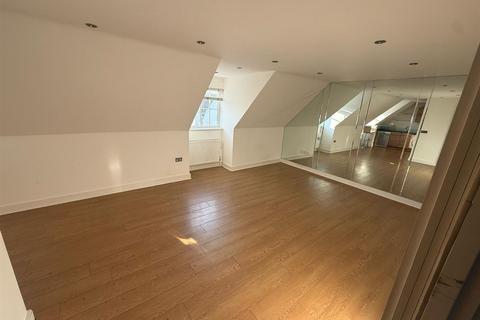 2 bedroom apartment to rent, Sunnymede, Chigwell IG7