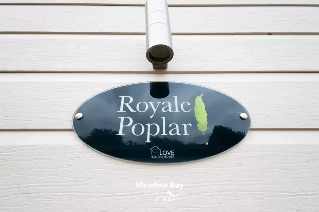 2022 Love Royale Poplar 38x12 2b 38.jpg