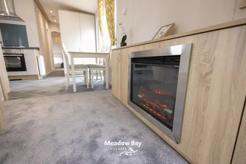 2022 Love Royale Poplar 38x12 2b 40.jpg