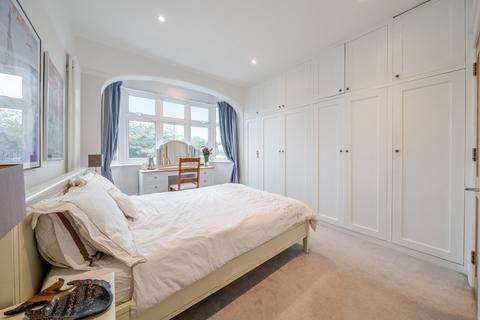 undefined, Kings Avenue, London, SW4