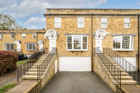 4 bedroom house for sale, Hogarth Way, Hampton TW12