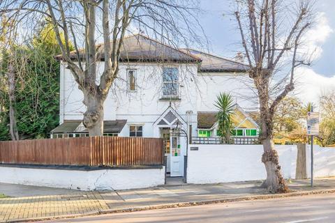 The Avenue, St Margarets TW1