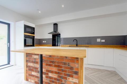 3 bedroom semi-detached bungalow to rent, Clos Y Bryn, Rhiwbina, Cardiff