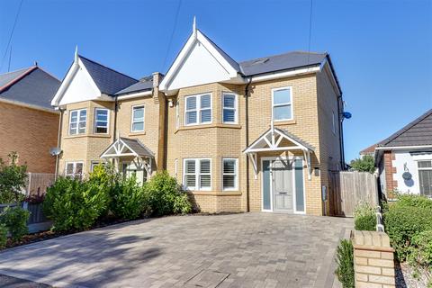 4 bedroom semi-detached house for sale, Blenheim Chase, Leigh-on-Sea SS9