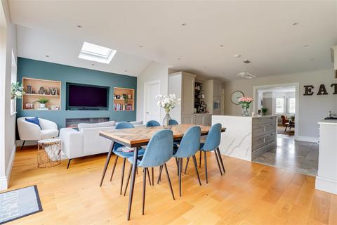 4 bedroom semi-detached house for sale, Blenheim Chase, Leigh-on-Sea SS9