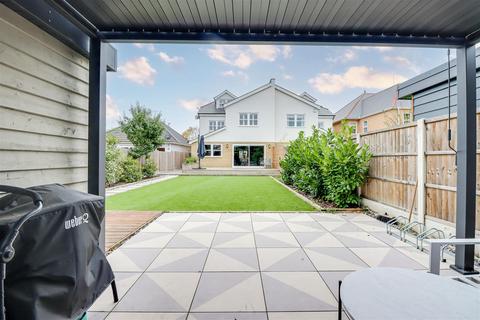 4 bedroom semi-detached house for sale, Blenheim Chase, Leigh-on-Sea SS9