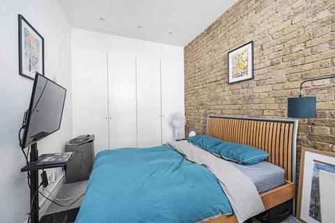 2 bedroom flat to rent, Gowers Walk, Aldgate, London, E1