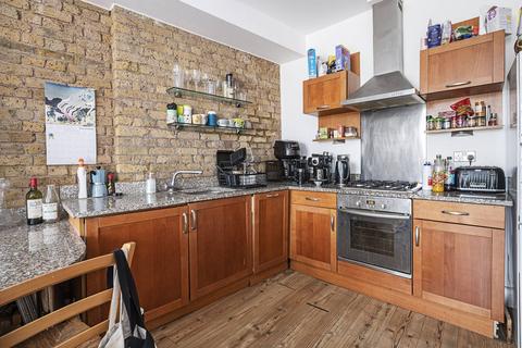 2 bedroom flat to rent, Gowers Walk, Aldgate, London, E1