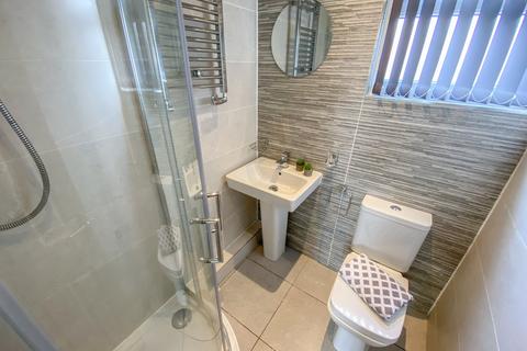 undefined, Kelso Road, L6 3AG,