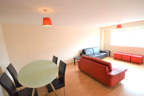 3 bedroom flat to rent, Royal Plaza, 2 Westfield Terrace, S1