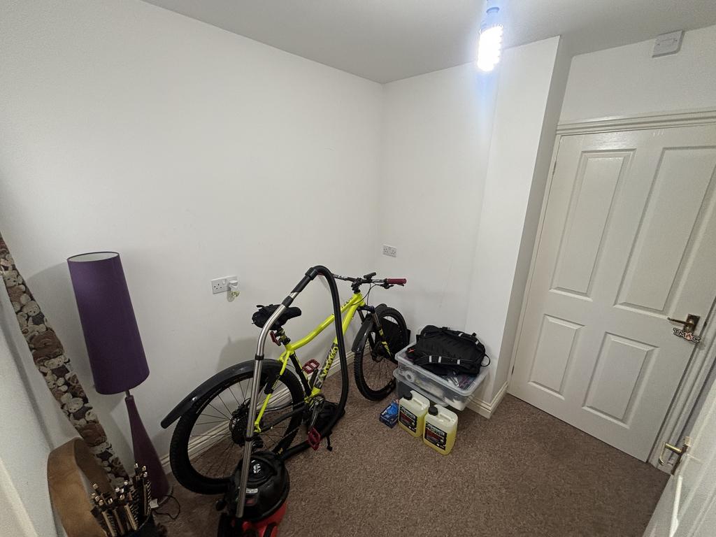 Office/bedroom 3