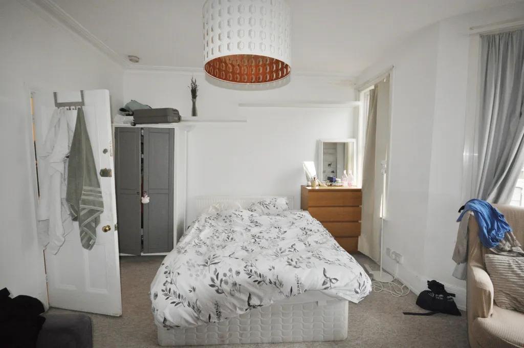 Recrption room into bay window