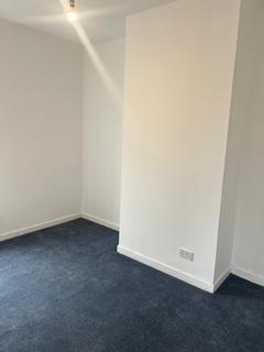 2 bedroom end of terrace house to rent, Huddersfield Road, Dewsbury WF13