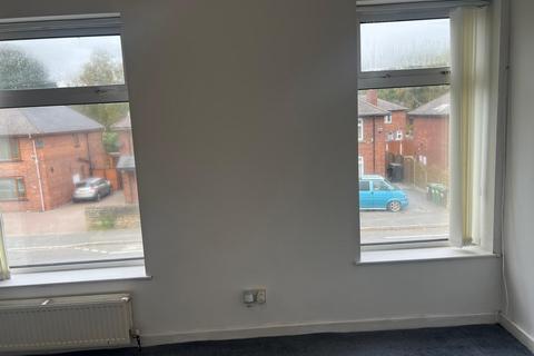 2 bedroom end of terrace house to rent, Huddersfield Road, Dewsbury WF13