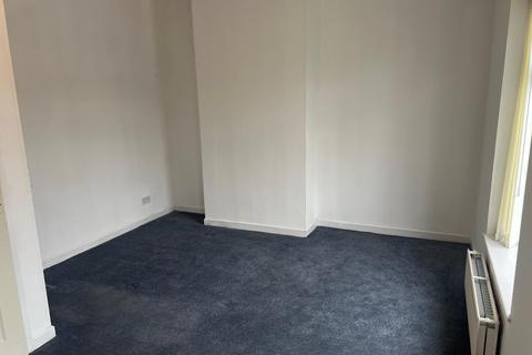 2 bedroom end of terrace house to rent, Huddersfield Road, Dewsbury WF13