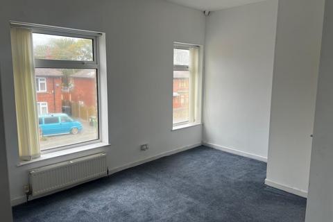 2 bedroom end of terrace house to rent, Huddersfield Road, Dewsbury WF13