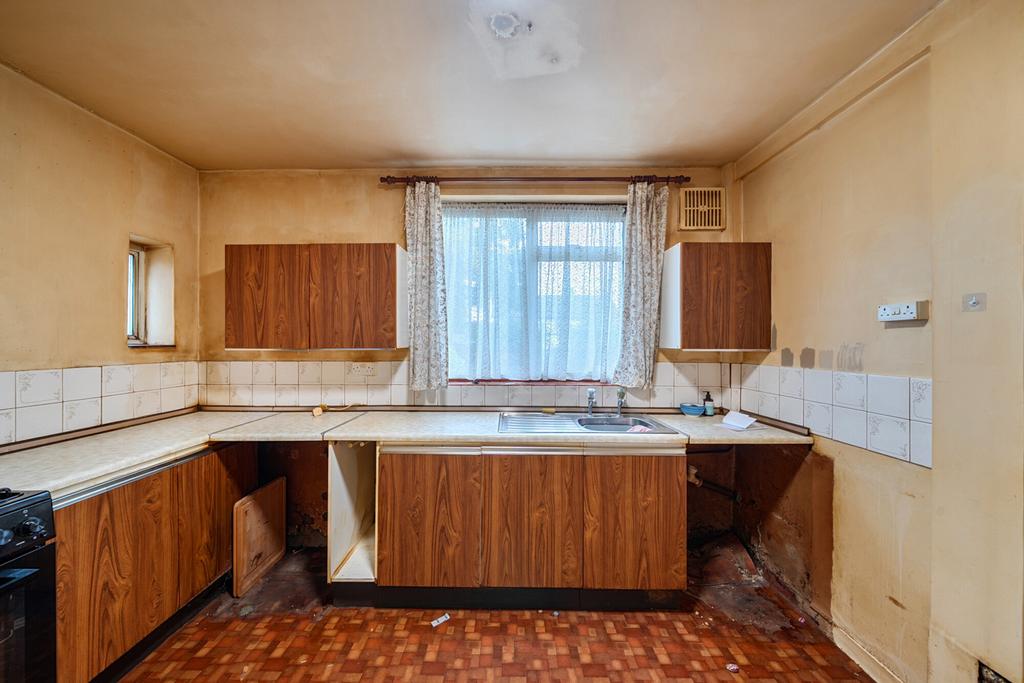 1370627-7-68f7878...