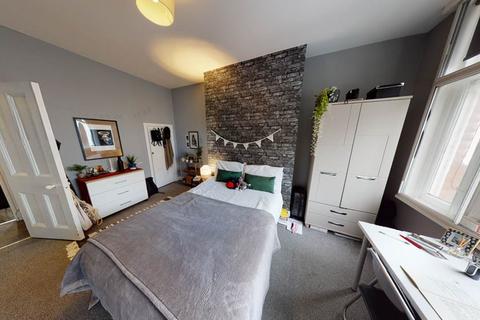 undefined, Woodhouse 170 Ln, Leeds LS2