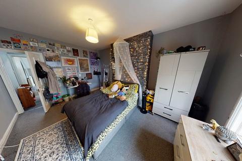 undefined, Woodhouse 170 Ln, Leeds LS2