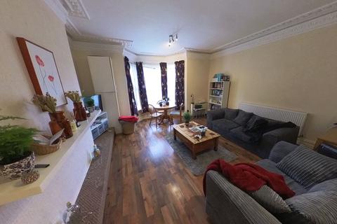 2 bedroom flat to rent, Belle Vue Road, Leeds LS3