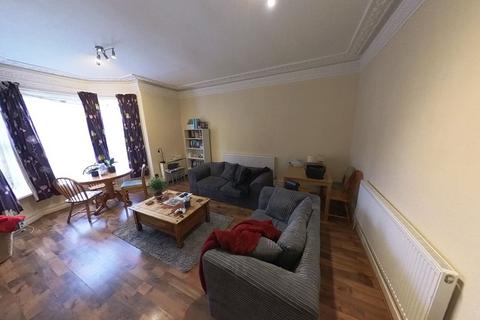 2 bedroom flat to rent, Belle Vue Road, Leeds LS3