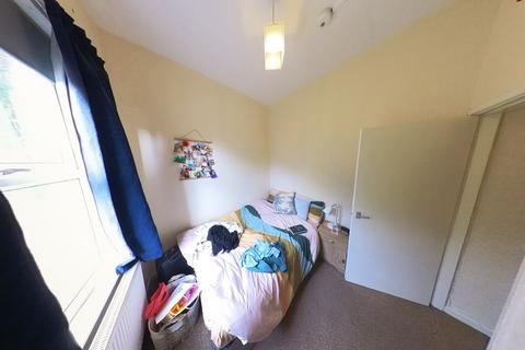 2 bedroom flat to rent, Belle Vue Road, Leeds LS3
