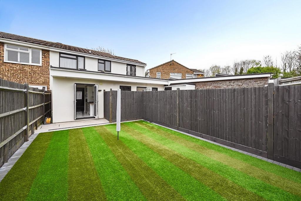 11 Saffron Close BN43 (34).jpg