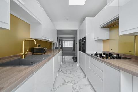 5 bedroom semi-detached house for sale, Saffron Close, Shoreham-By-Sea