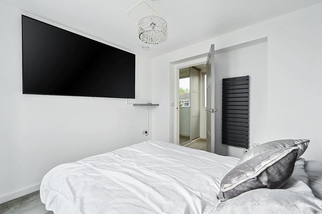 11 Saffron Close BN43 (31).jpg