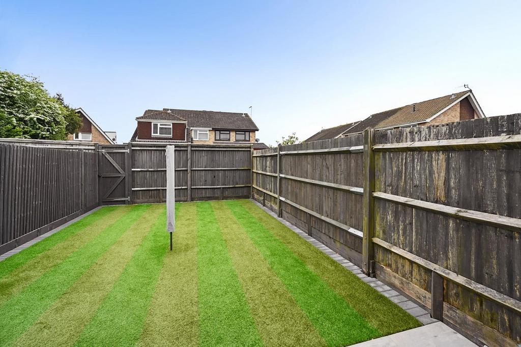 11 Saffron Close BN43 (33).jpg