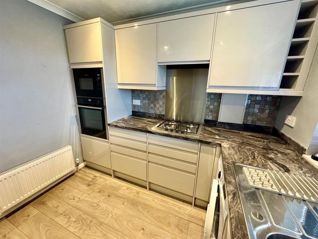 Kitchen 2.jpg