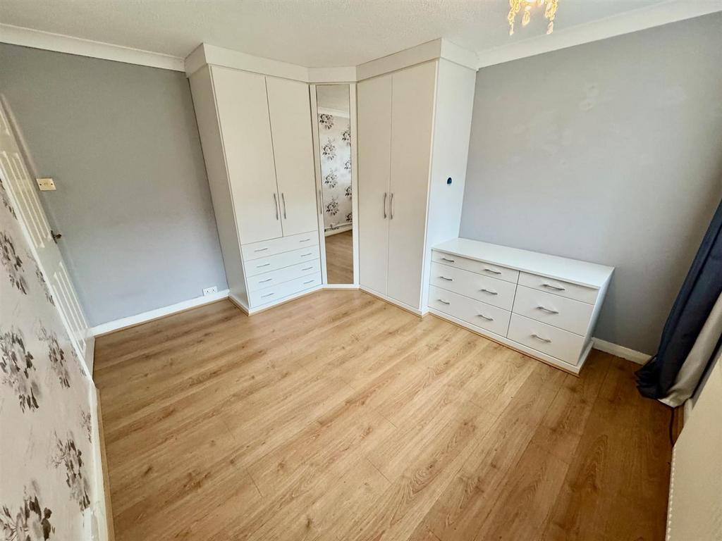 Bedroom 1b.jpg