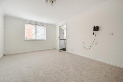 1 bedroom flat for sale, Lightwater, Surrey, GU18