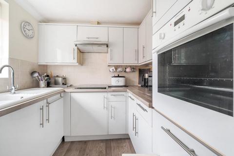 1 bedroom flat for sale, Lightwater, Surrey, GU18