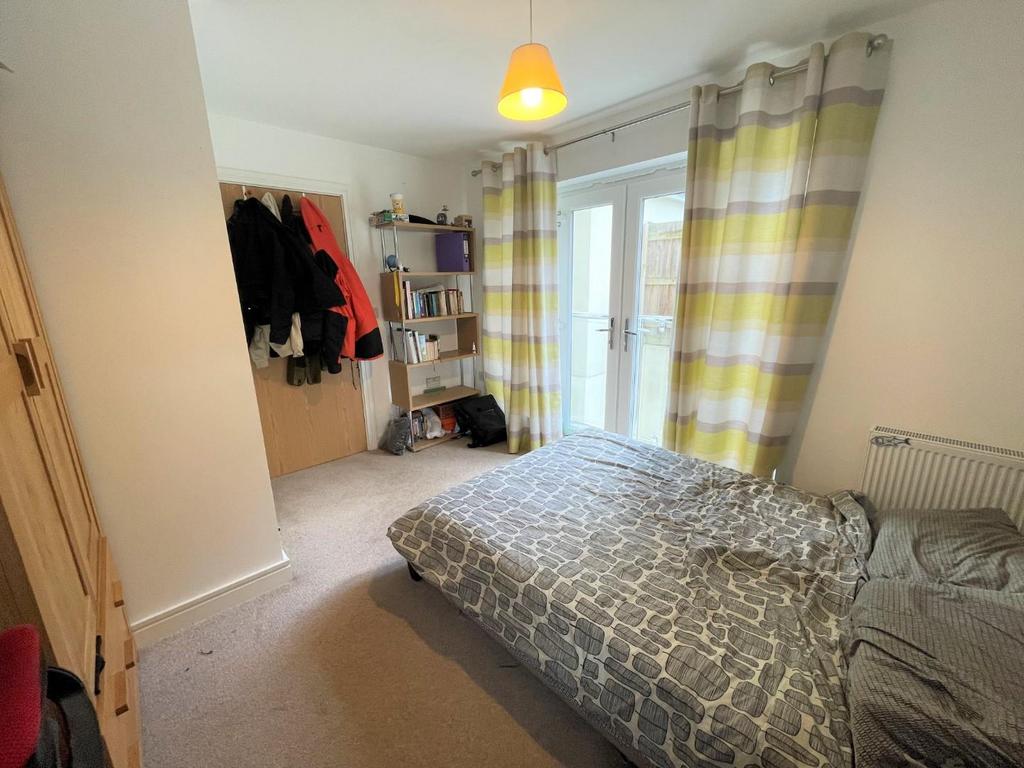 Bedroom 2 - Middle Floor.jpeg