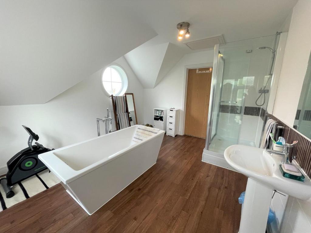 En Suite Bathroom .jpeg