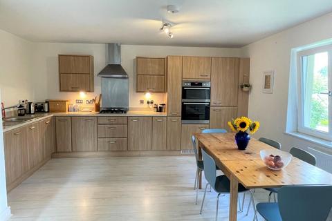 4 bedroom house to rent, Stewart Court, Falmouth