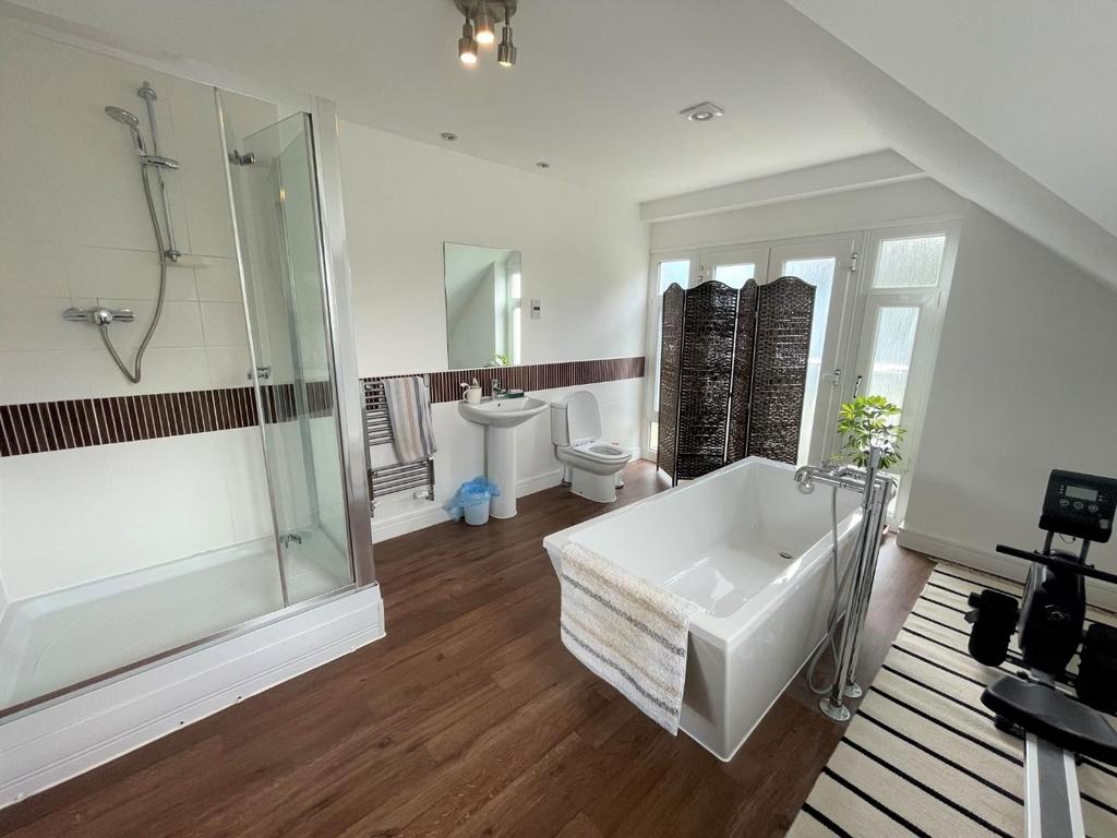 En Suite Bathroom ..jpeg