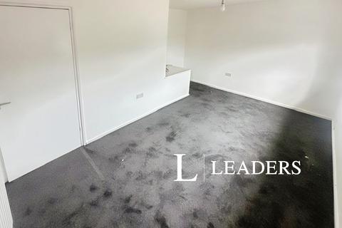 3 bedroom semi-detached house to rent, Reedham Way, ST2