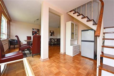 undefined, Garden Royal, Putney, SW15