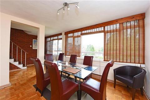 undefined, Garden Royal, Putney, SW15