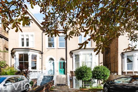 2 bedroom flat for sale, London SW12