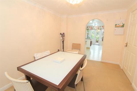 undefined, Kenny Drive, Carshalton Beeches SM5